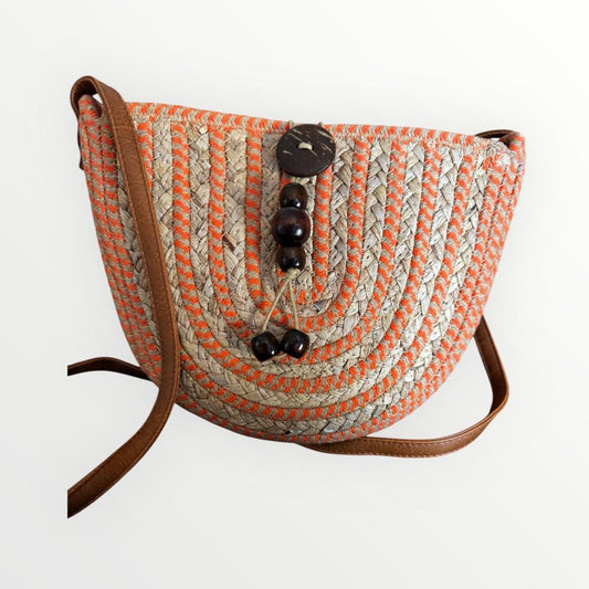 Bolso de Rafia Tejido con Detalles de Madera