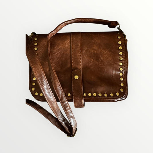 Bolso Marrón con Tachuelas Doradas - Estilo Vintage