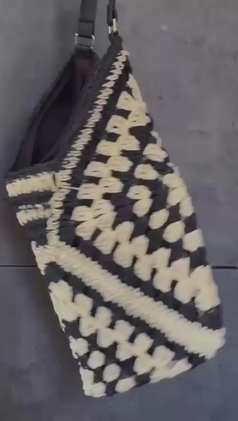 Bolso de Crochet Bicolor Negro y Beige - Estilo Bohemio